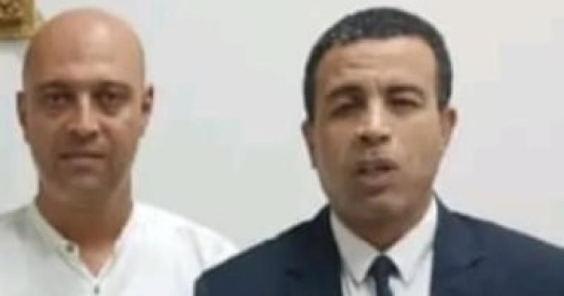 رجال الجمارك بمطار برج العرب