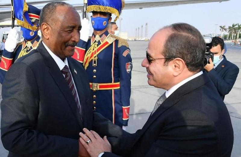 الرئيس السيسي يودع البرهان