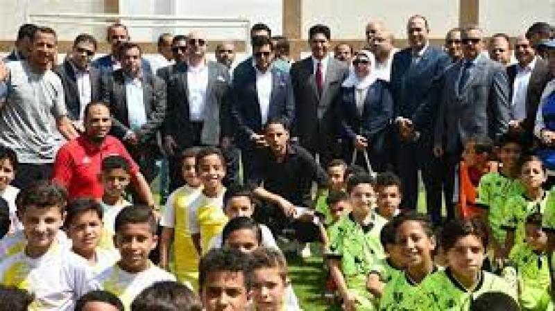 وزير الشباب والرياضة يفتتح ٣ ملاعب خماسية ببني سويف