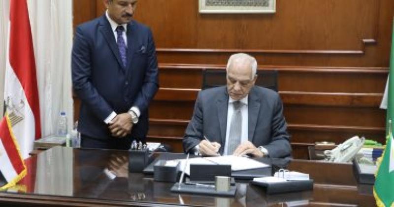 محافظ الجيزة يعتمد حركة تنقلات مديرى ووكلاء الإدارات التعليمية