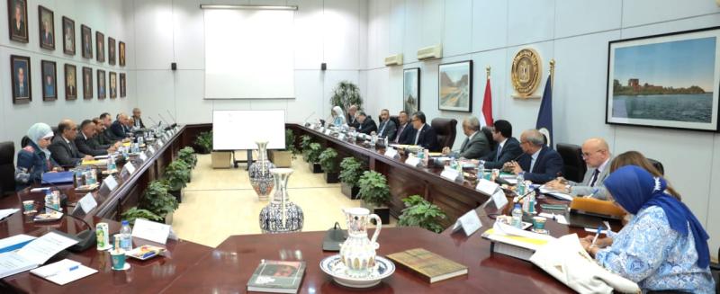 إجتماع وزير السياحة 
