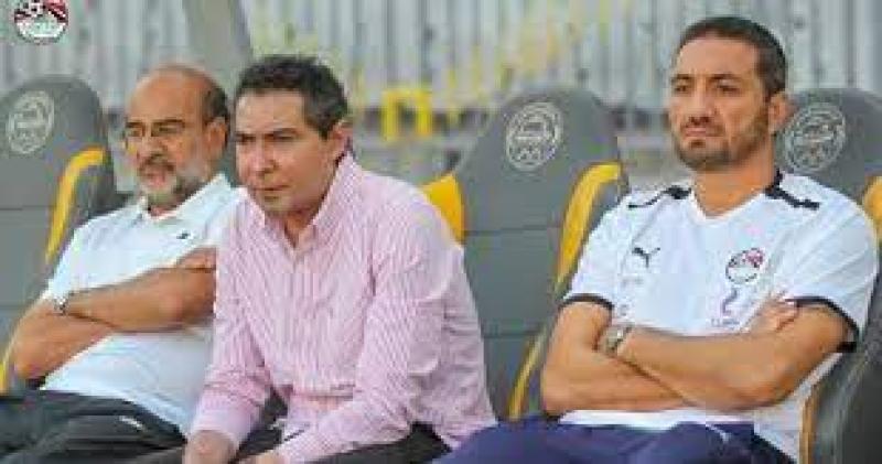 بركات مع لاعبي المنتخب الأوليمبي