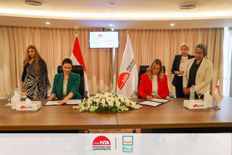 خلال توقيع البروتوكول 