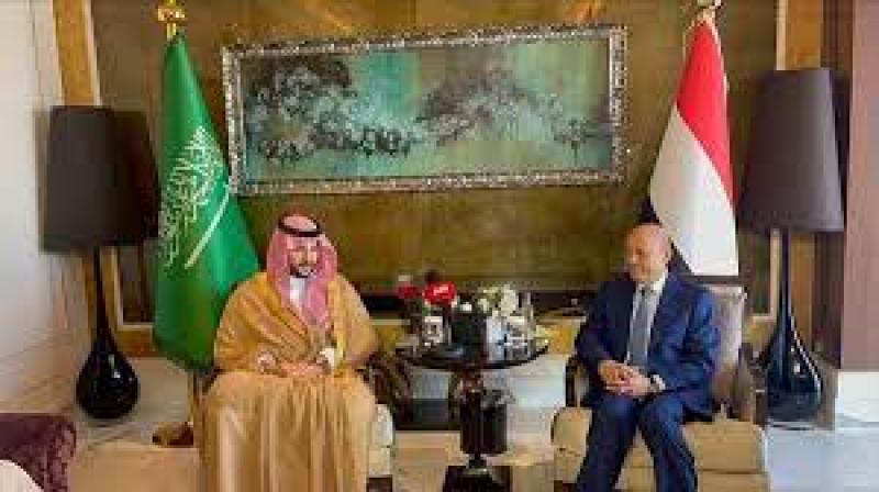 الدكتور رشاد محمد العليمي والأمير خالد بن سلمان بن عبدالعزيز
