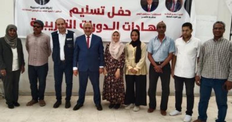 تسليم شهادات لمتدربين على مهن مختلفة بالأقصر