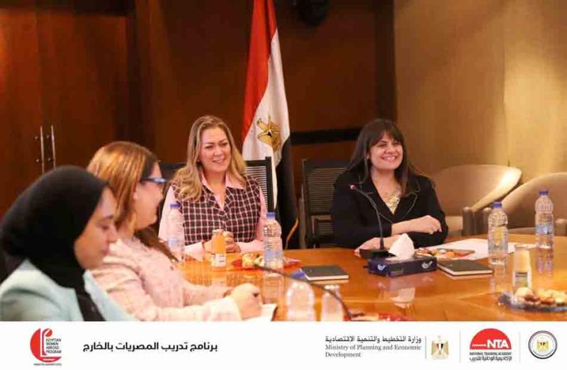 وفد ممثلي برنامج تدريب المصريات مع الوزيرة