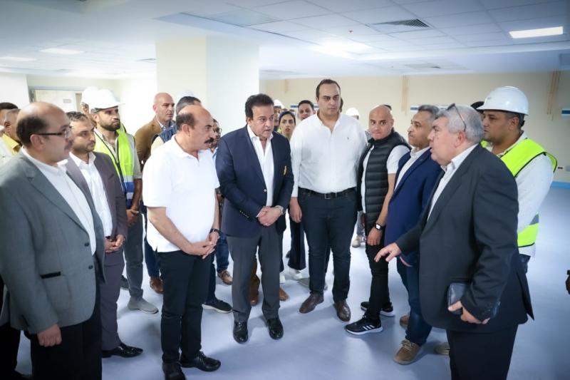 وزير الصحة يتفقد مشروع تطوير مستشفى كوم امبو المركزي