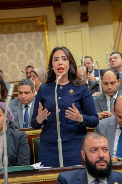 غادة على  