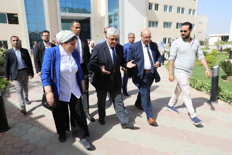 وزير التعليم العالي يتفقد جامعة السادس من أكتوبر التكنولوجية