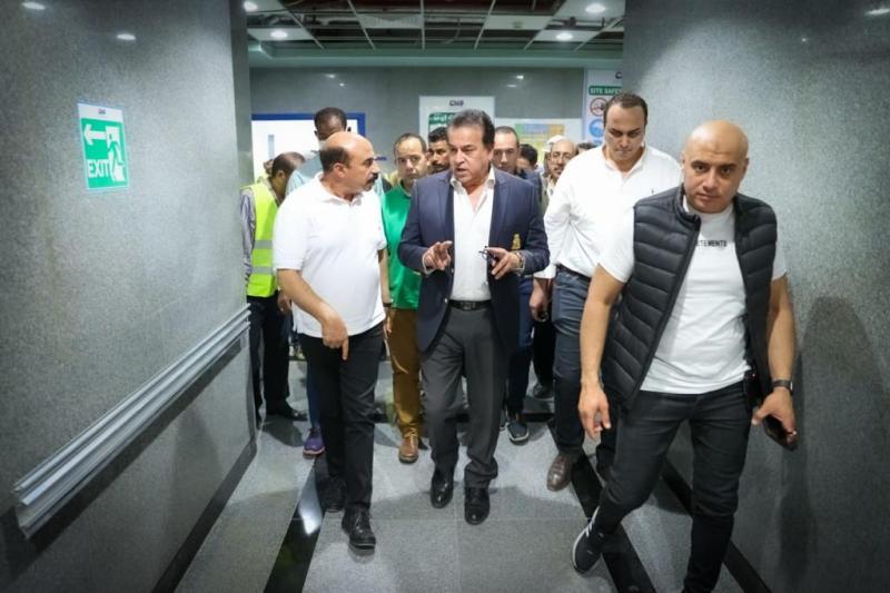 وزير الصحة يتفقد مستشفى دراو المركزي