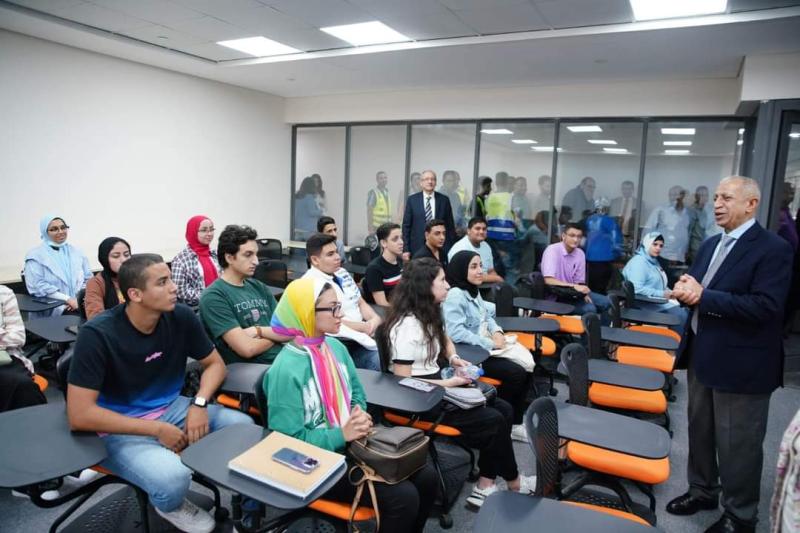 رئيس الأكاديمية العربية يتفقد فرع العلمين 