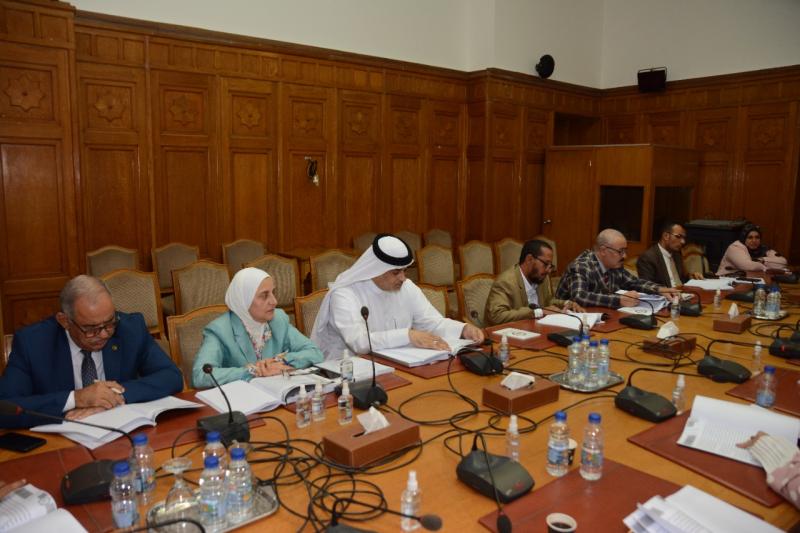 خلال الاجتماع