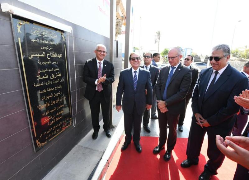وزير البترول يفتتح محطة وقود ”أوازيس” الجديد