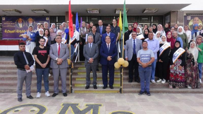 د عصام فرحات رئيس جامعة المنيا  يواصل استقبال الطلاب