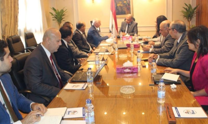 وزير قطاع الأعمال يتابع خطة تطوير مصانع الغزل والنسيج