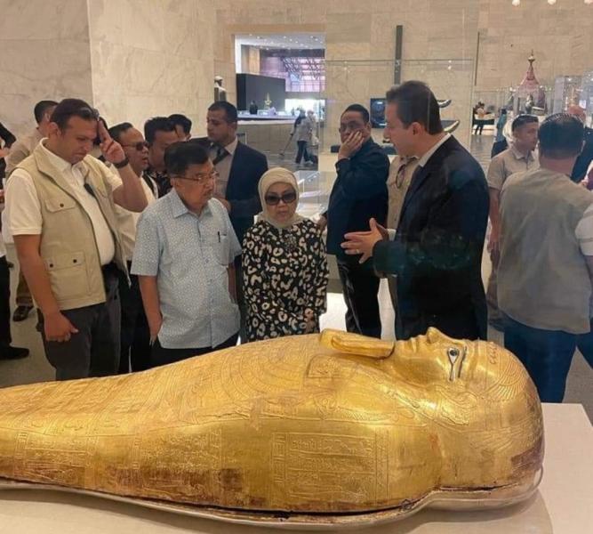 زيارة المتاحف والمزارات 