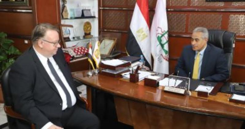 وزير القوى العاملة ومدير مكتب منظمة العمل الدولية