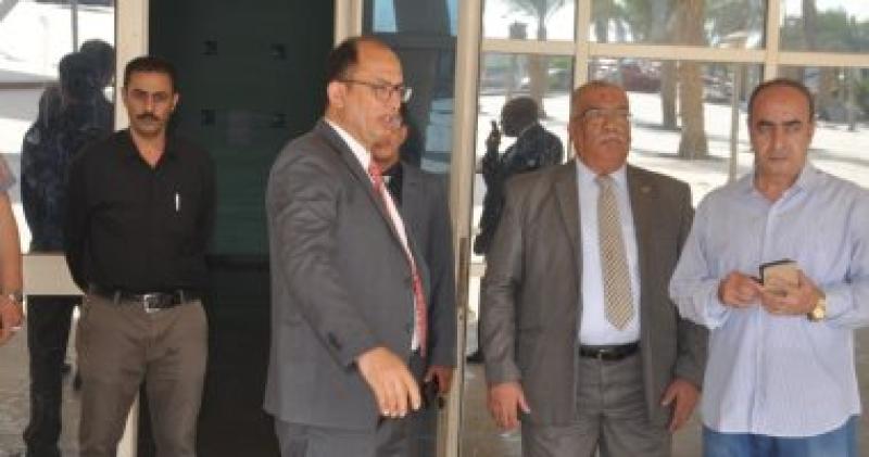 رئيس جامعة حلوان يتفقد الصالة المغطاة