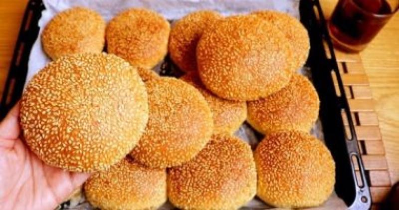  طريقة عمل قرص السمسم 