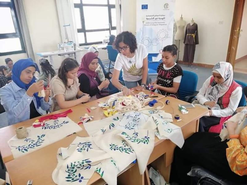  سيدات المنيا يختتمن تدريب الطباعة والتطريز