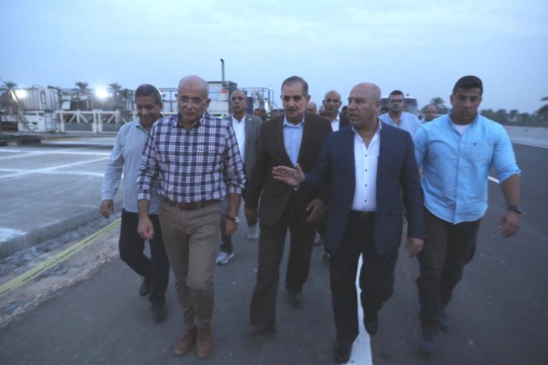 وزير النقل يتابع  تنفيذ المرحلة الاولى من تطوير الطريق الدولي الساحلي