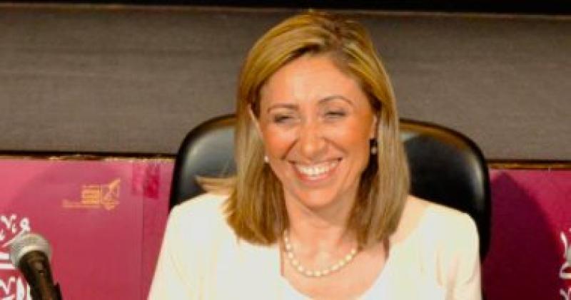  وزيرة الثقافة 