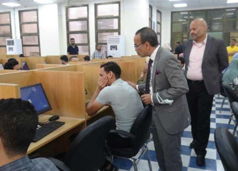574 طالبًا وطالبة بـ«طب المنيا» يؤدون الاختبارات العملية إلكترونيًا