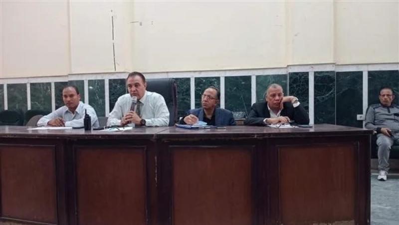 رئيس مركز ملوي بالمنيا يشدد على تلبية مطالب المواطنين والرد على استفساراتهم بالمركز التكنولوجي