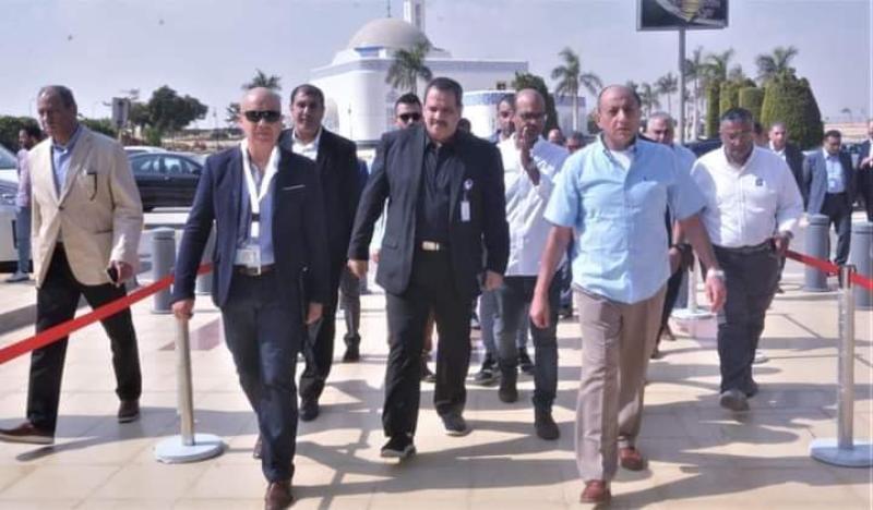 وزير الطيران يتفقد الاستعدادات النهائية لتشغيل مطار سفنكس  