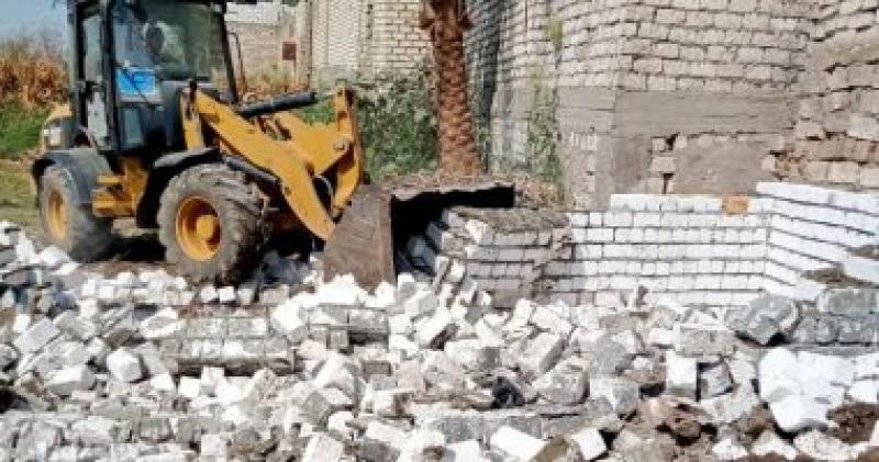 إزالة 27 حالة تعد على أملاك الدولة فى 3 مراكز بمحافظة المنيا