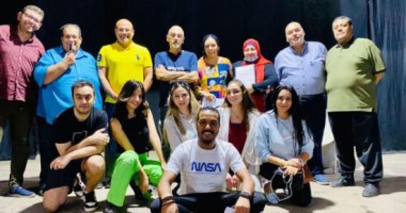 أبطال عرض مكسرات عم أمين