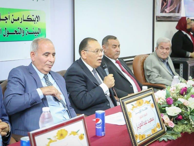 محافظ الشرقية خلال الندوة 