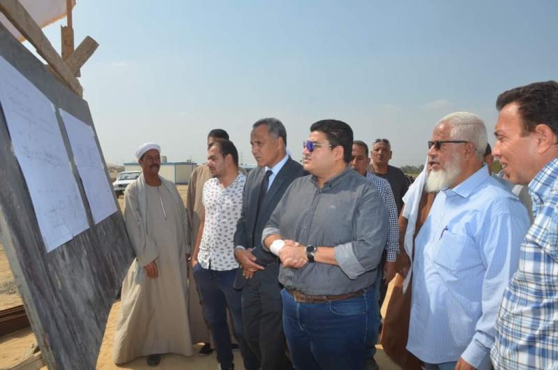 نائب محافظ بنى سويف يتفقد مشروعات حياة كريمة بجزيرة أبو صالح في قطاعات الصحة والصرف والتضامن