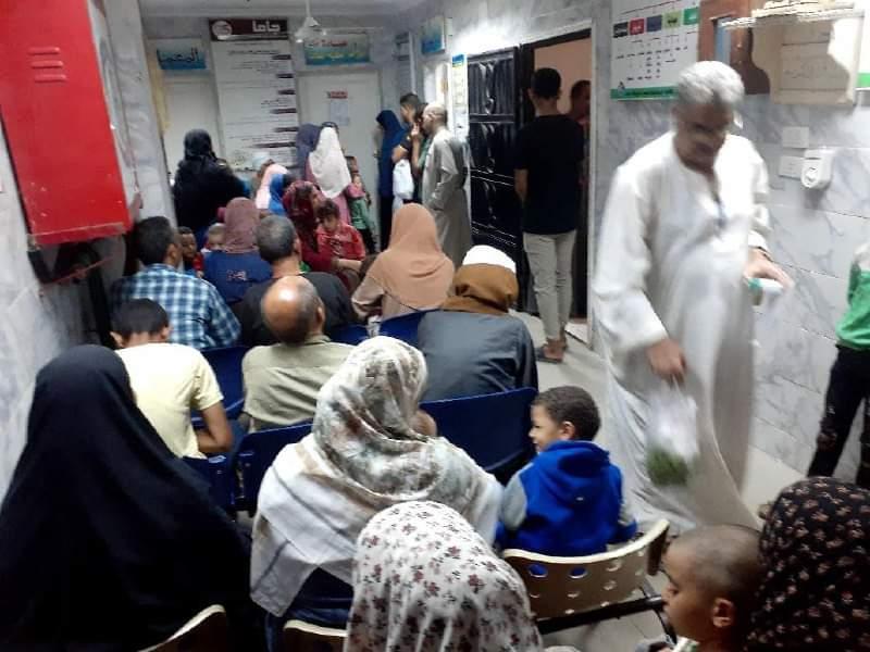 محافظ بني سويف يطمئن على انتظام العمل بمنظومة العيادات المسائية التابعة لفرع الهيئة العامة للتأمين الصحي