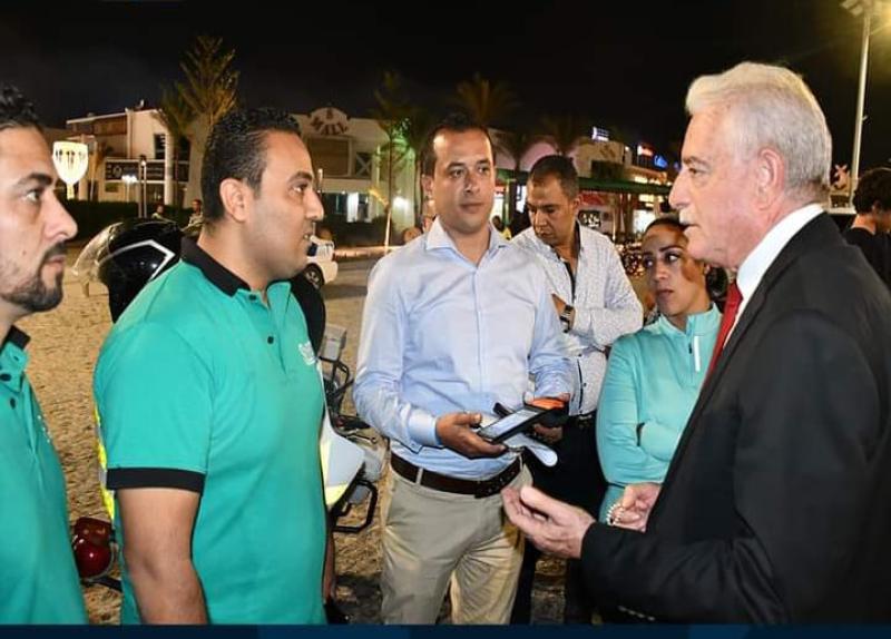 اللواء خالد فودة يتفقد  منظومة التاكسي الذكي بشرم الشيخ 