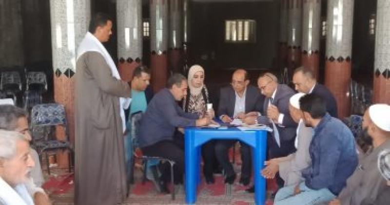 تسليم إعانات الوفاة والإصابة لأسر العمالة غير منتظمة