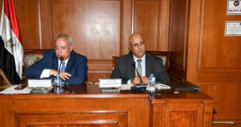 اجتماع لجنة الإسكان والإدارة المحلية والنقل بمجلس الشيوخ