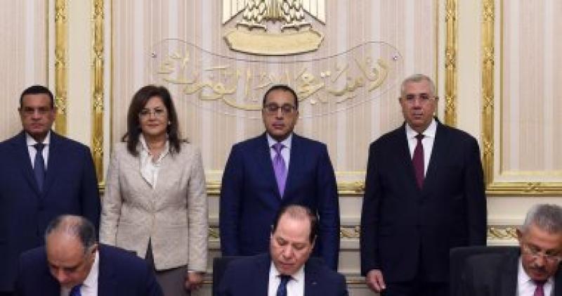 خلال التوقيع