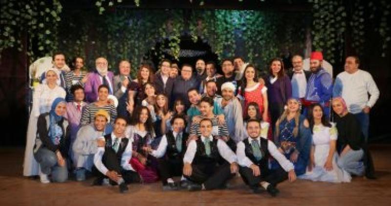 خالد جلال يشاهد مسرحية حلم جميل