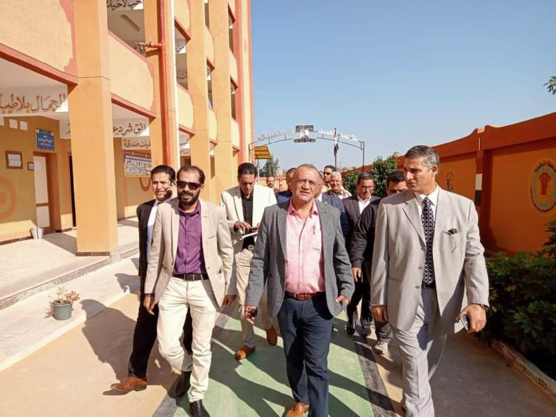 وكيل وزارة التربية والتعليم بالدقهلية  يتفقد العمل بمدارس إدارة منية النصر