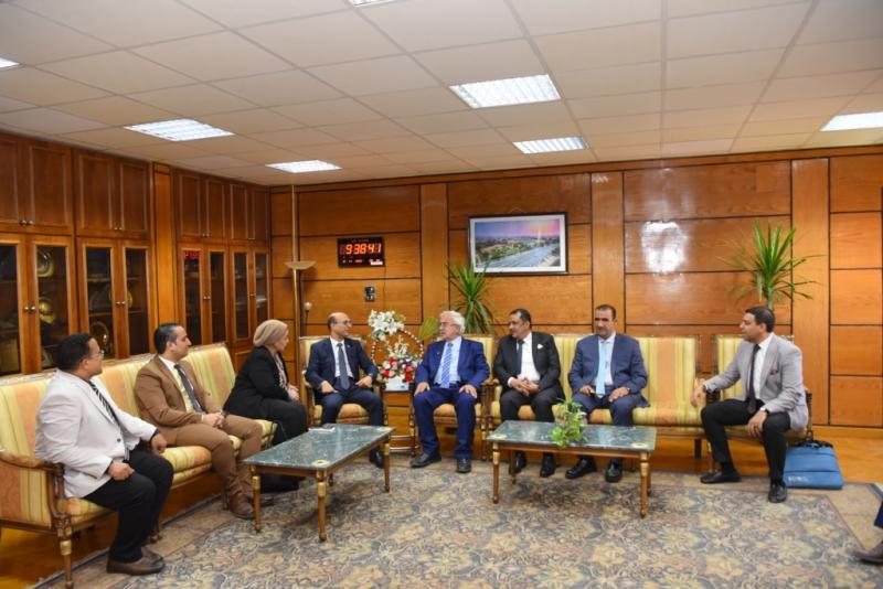 رئيس جامعة أسيوط يستقبل وفد ضمان الجودة فى مستهل زيارتهم لكلية التربية