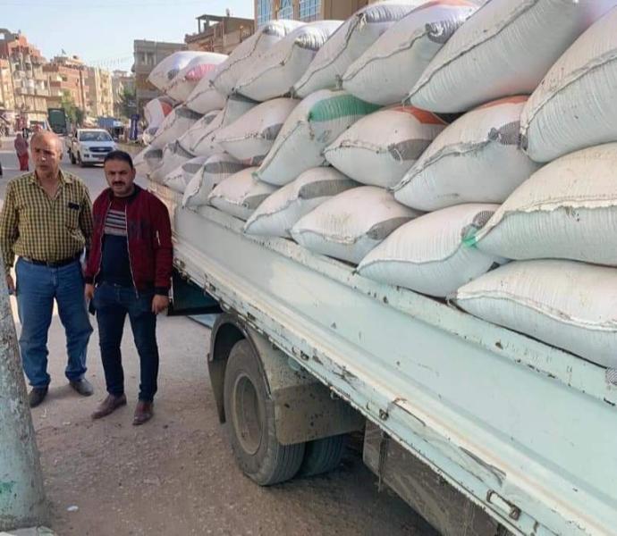 ضبط ٣٠ طن أرزشعير قبل بيعها في السوق السوداء فى حملة تموينية بالمنزلة و منيةالنصر بالدقهلية