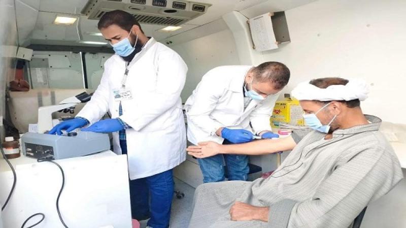 "صحة المنيا" تقدم الخدمات الطبية والعلاجية لـ 1542 حالة في قرية المتوكلين بمركز  بنى مزار