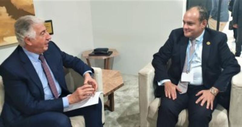 وزير التجارة ومسئول بالبنك الإسلامي للتنمية