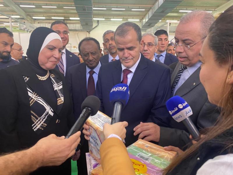 نيفين جامع تعرض تجربة مصر في النهوض بقطاع المشروعات الصغيرة