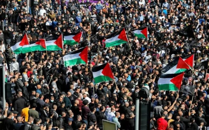 الفلسطينيون