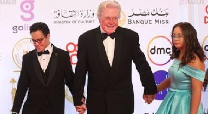 حسين فهمى يصطحب أبطال أولمبياد البارالمبية
