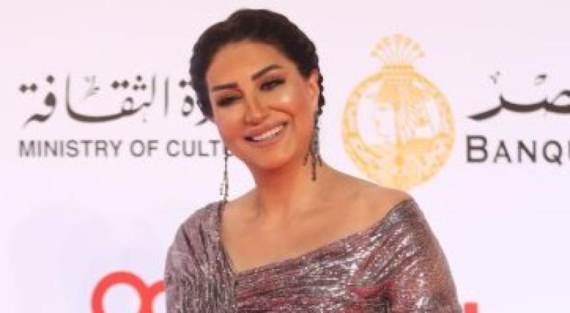 وفاء عامر
