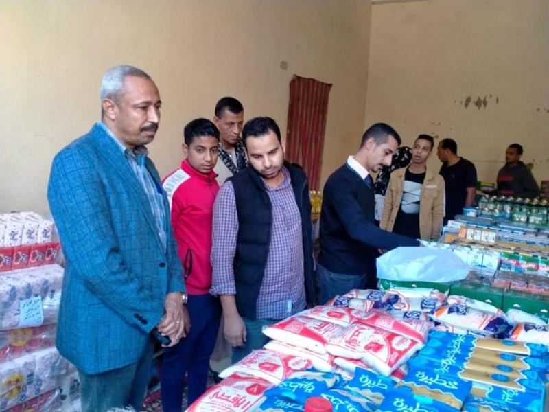 محافظ أسيوط: سيارات متنقلة لبيع السلع الأساسية والغذائية بأسعار مخفضة تجوب المراكز والقرى  