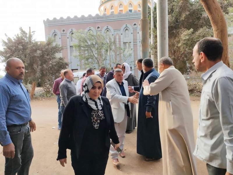 الحمادي تقدم واجب العزاء لأسر شهداء حادث اتوبيس الدقهلية بقرية الدوار 